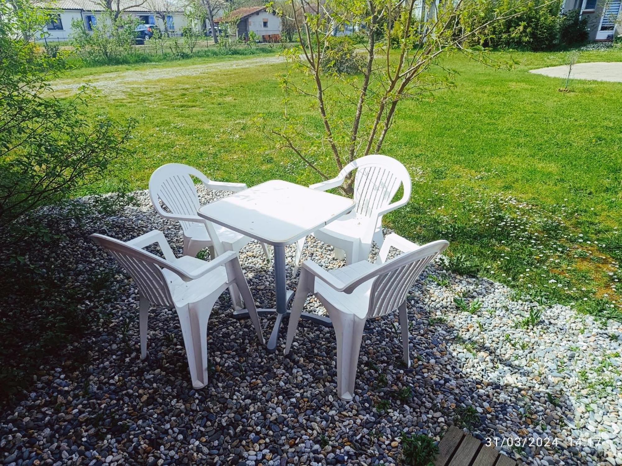 Datcha La Charrette Lavaur  Habitación foto
